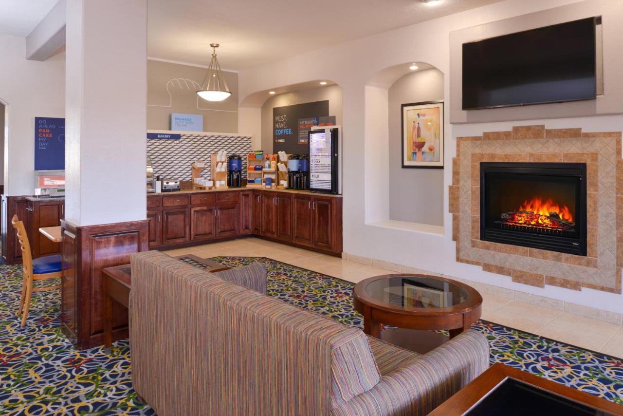 Holiday Inn Express & Suites Alamosa By Ihg Exterior photo