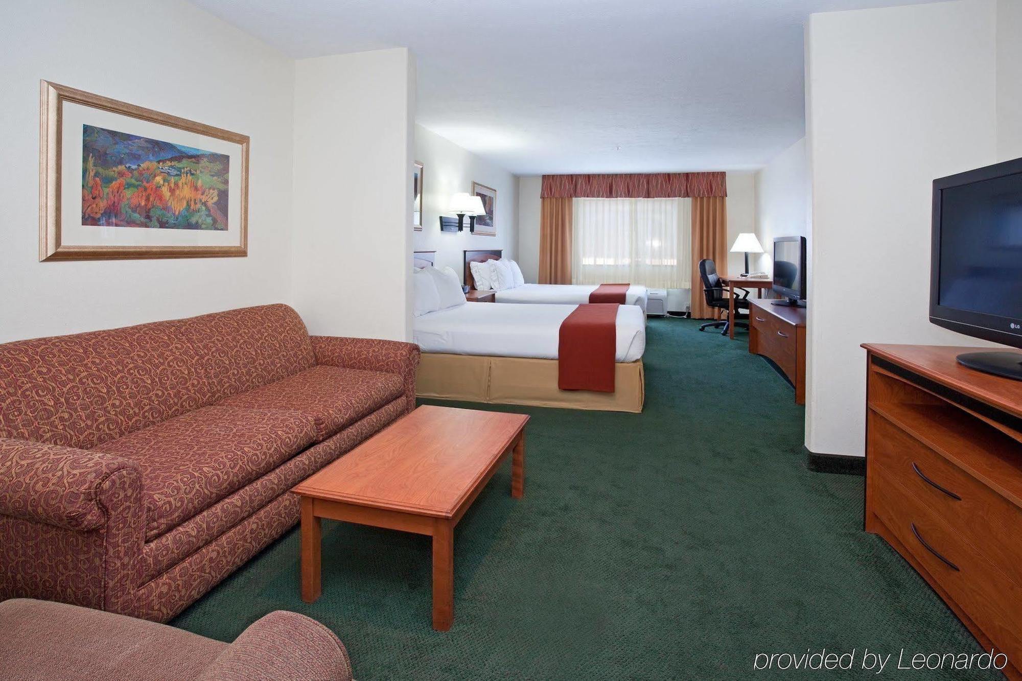 Holiday Inn Express & Suites Alamosa By Ihg Room photo