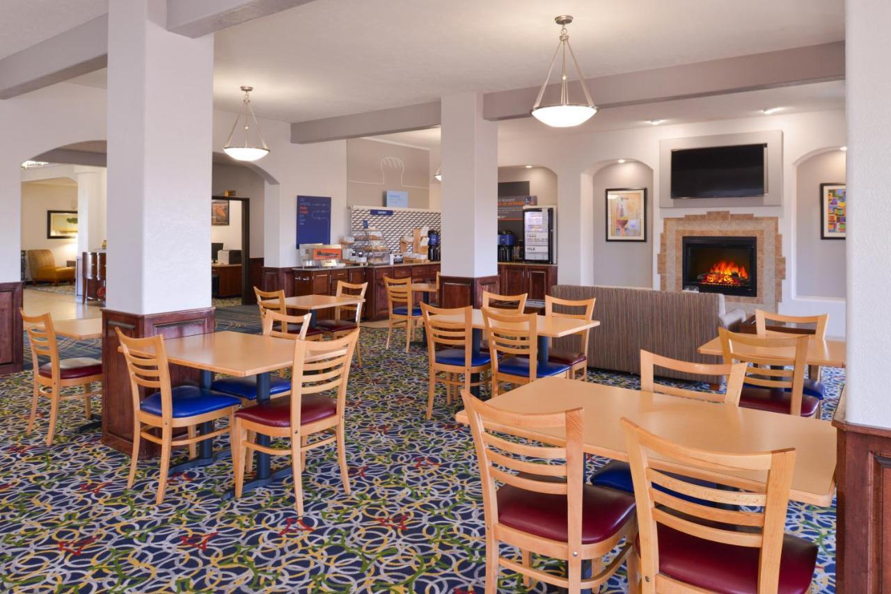 Holiday Inn Express & Suites Alamosa By Ihg Exterior photo