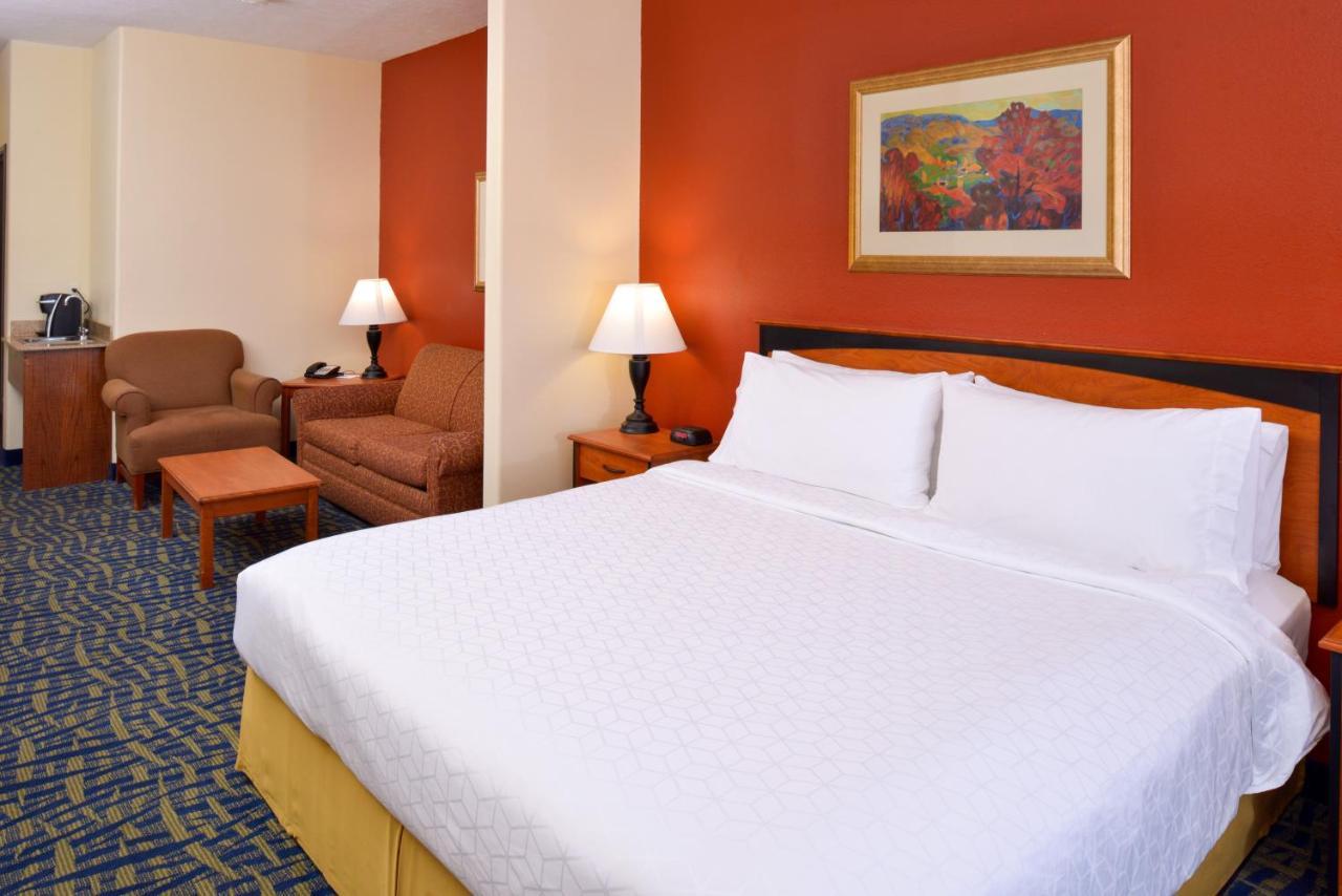 Holiday Inn Express & Suites Alamosa By Ihg Exterior photo