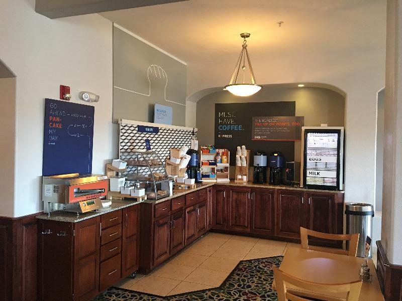 Holiday Inn Express & Suites Alamosa By Ihg Exterior photo